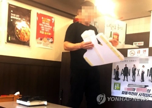 뜯겨지는 빅뱅 탑 광고 포스터 | 인스티즈