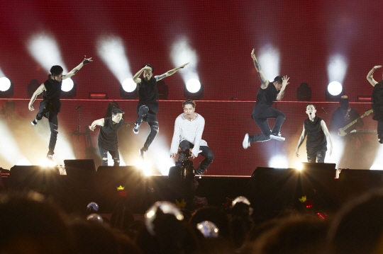 YG LIFE – TAEYANG's world tour successfully began in Chiba, Japan