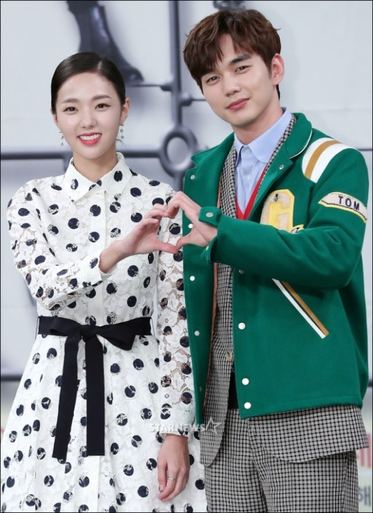 http://mimgnews1.naver.net/image/108/2017/12/04/0002664920_001_20171204141719514.jpg?type=w540