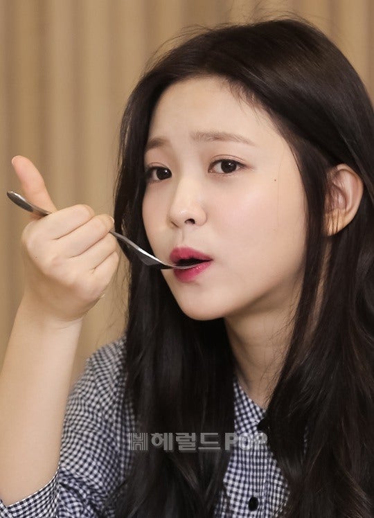 [화보] 어디까지 먹어봤니? 레드벨벳 예리, 먹방계의 샛별 등극! | 인스티즈