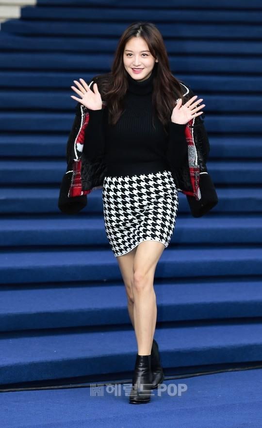 오늘자 김재경 블루카펫 | 인스티즈