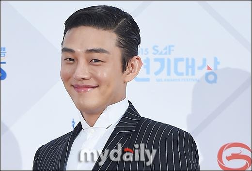 [MD포커스] 유아인,연기하듯 쏟아낸 비범한 수상소감 | 인스티즈