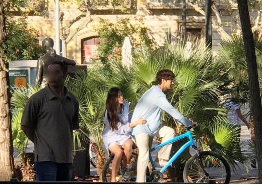 "커플룩+자전거=데이트" 이민호·전지현, 스페인 랑데부 | 인스티즈