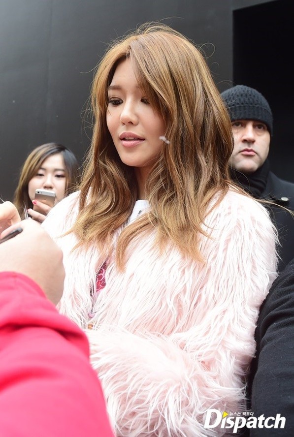  [PIC][09-02-2015]SooYoung khởi hành đi NY để tham dự "COACH 2015 FW New York Fashion Week" vào sáng nay 125145970_39