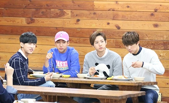 [스타캐스트] B1A4 with BANA 피크닉 현장 속으로 GOGO | 인스티즈