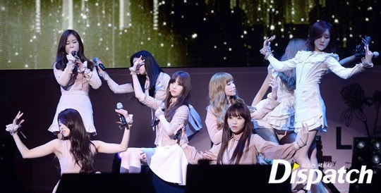 [스타캐스트] "휴대폰을 털어라"...러블리즈, 운명의 컴백셀카 | 인스티즈