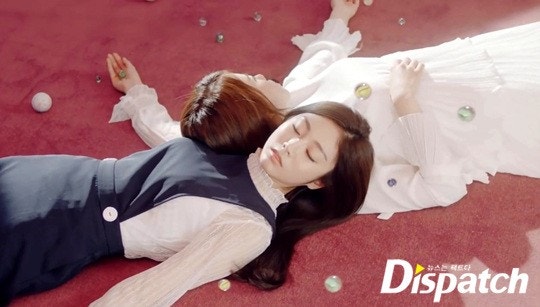 [스타캐스트] "휴대폰을 털어라"...러블리즈, 운명의 컴백셀카 | 인스티즈