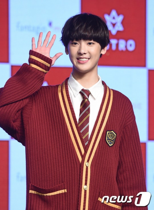 오늘자 아스트로 컴백 쇼케이스 | 인스티즈