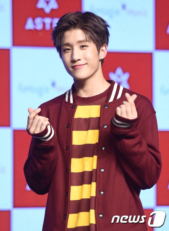 오늘자 아스트로 컴백 쇼케이스 | 인스티즈