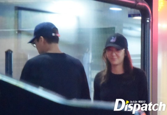 [디스패치단독] [Q&D] "데이트도 시크한가요?"…카이♥크리스탈, 현실만남 궁금증 | 인스티즈