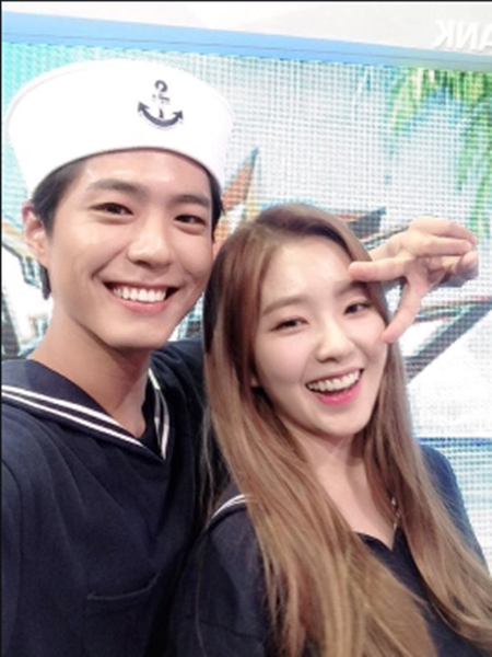 뮤뱅에서 우결찍는 박보검·아이린의 특급 셀카 모음집 | 인스티즈