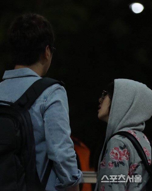 [단독입수] 초아, 남친과 日여행 귀국길 포착...이번엔 어떤 반응? | 인스티즈